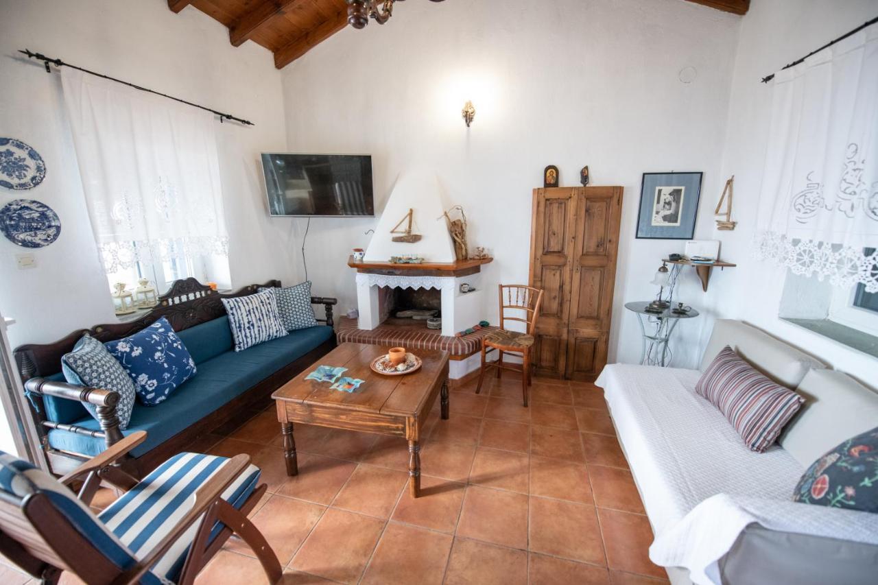 Villa Marouda Glossa Bagian luar foto